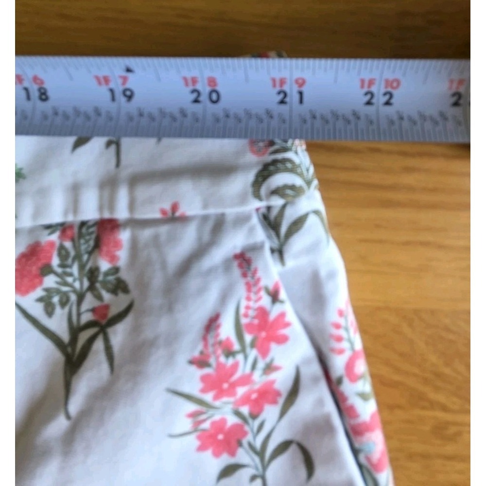 Talbots Womens 20W White Floral Scalloped Hem Shorts Cotton Stretch Pink Blue - Picture 8 of 11